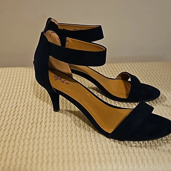 STYLE & CO NAVY SANDAL - Picture 2 of 4